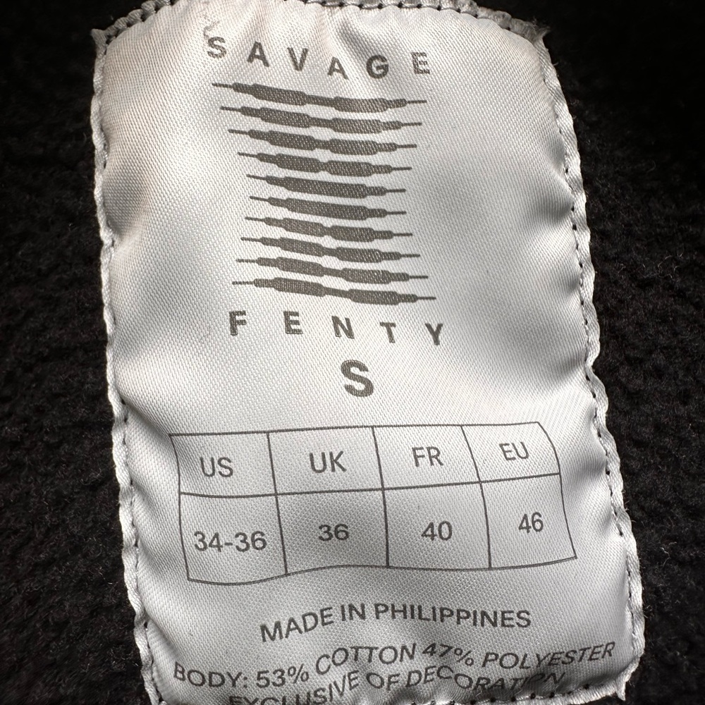 Savage X Fenty ESSENTIAL SCOPE LOGO-TRIM SWEATSHIRT - Picture 14 of 16